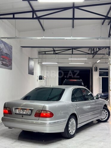 Mercedes E 240-10