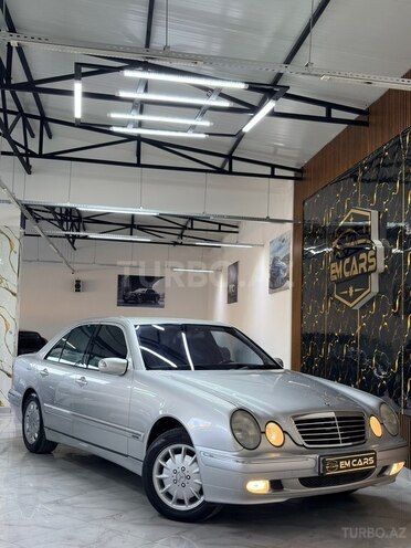 Mercedes E 240-4
