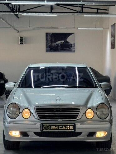 Mercedes E 240-1