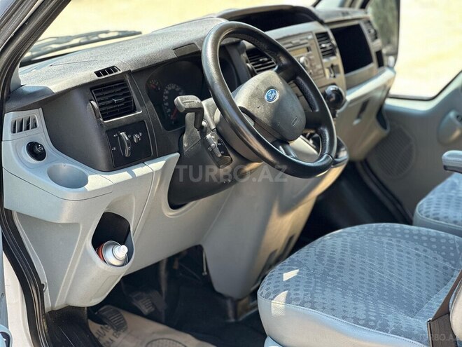 Ford Transit-6
