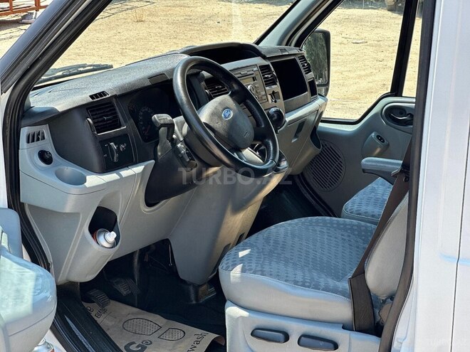 Ford Transit-9