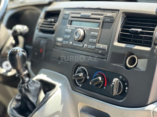 Ford Transit-14
