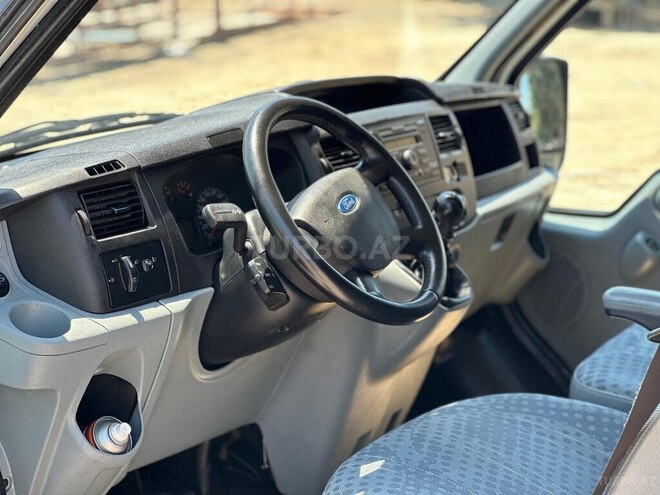 Ford Transit-15