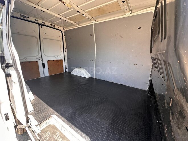 Ford Transit-16