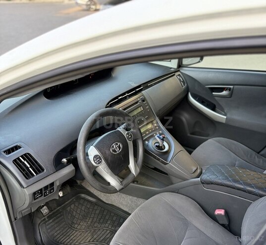 Toyota Prius-5
