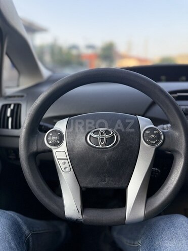 Toyota Prius-14
