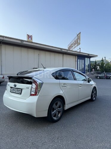 Toyota Prius-11