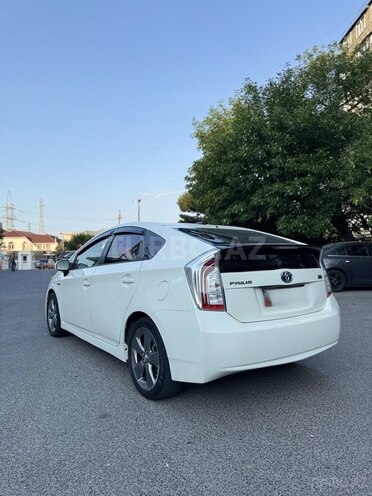Toyota Prius-13