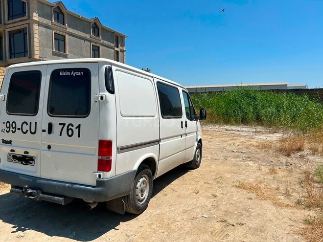 Ford Transit-10