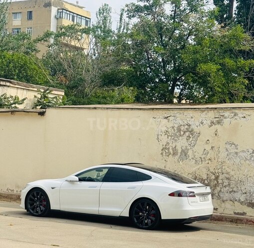 Tesla Model S-7