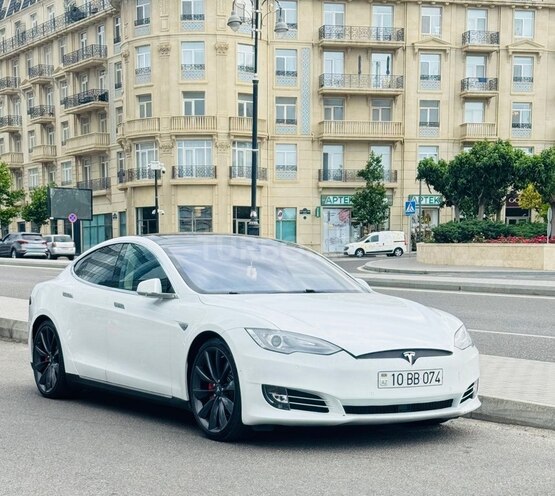 Tesla Model S-8