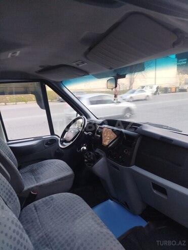 Ford Transit-5