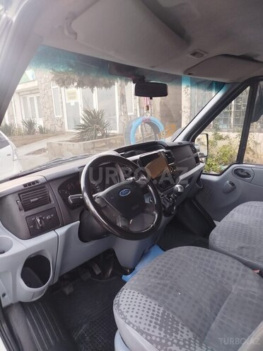 Ford Transit-4
