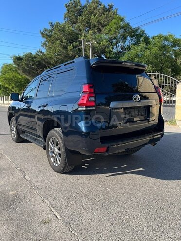 Toyota Land Cruiser Prado-4