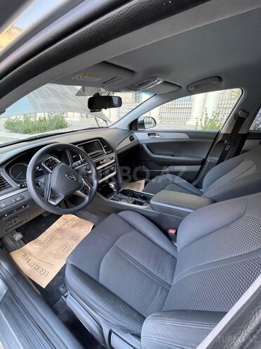 Hyundai Sonata-9