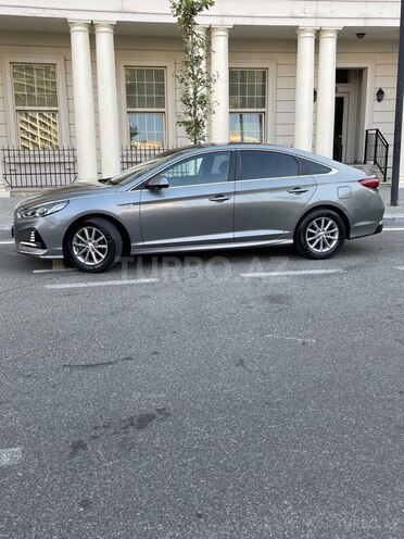 Hyundai Sonata-4