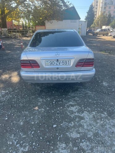 Mercedes E 280-4