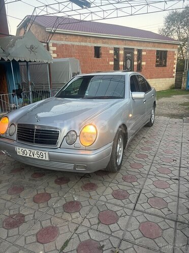 Mercedes E 280-5