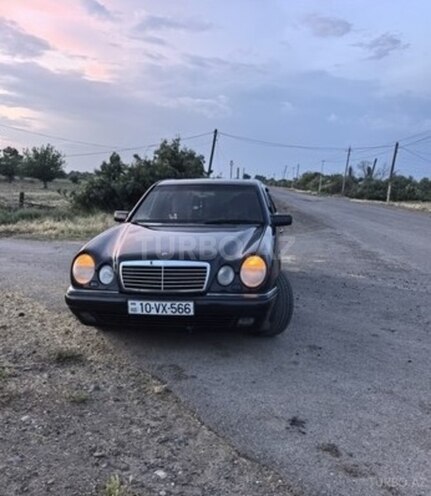 Mercedes E 230-1