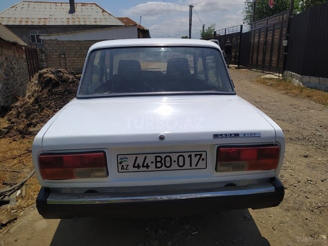 LADA (VAZ) 2107-2