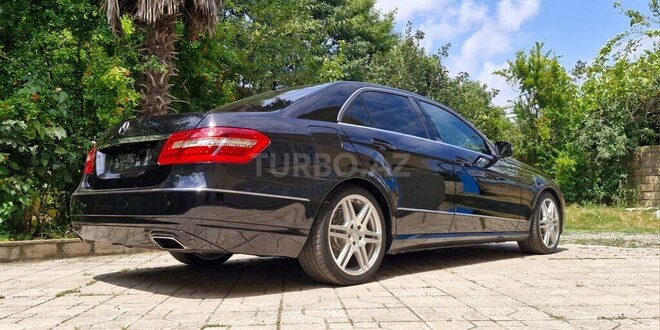 Mercedes E 250-12