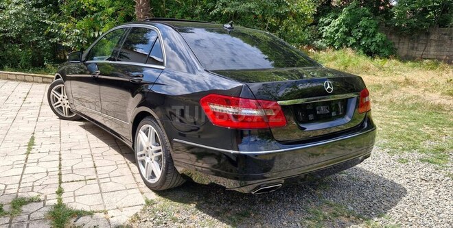 Mercedes E 250-11