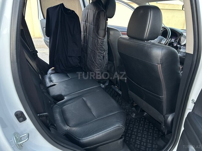 Mitsubishi Outlander-13