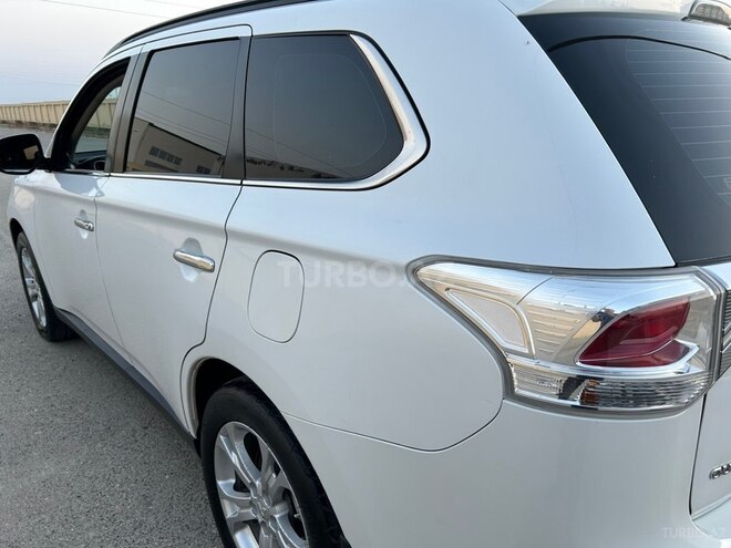 Mitsubishi Outlander-7