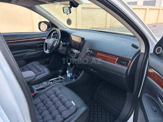 Mitsubishi Outlander-9