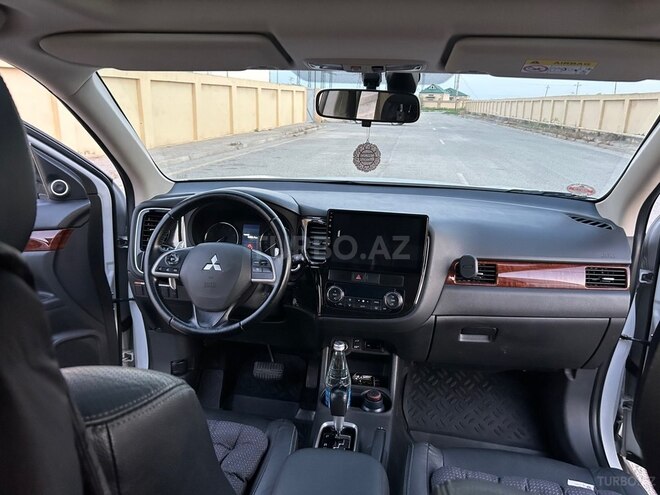 Mitsubishi Outlander-10
