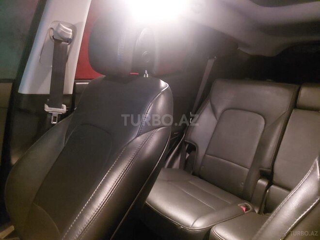 Hyundai Santa Fe-10
