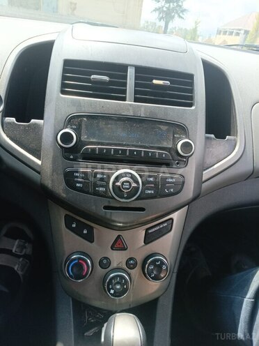 Chevrolet Aveo-12