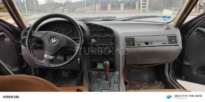 BMW 320-3