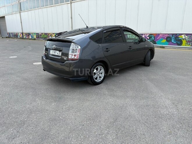 Toyota Prius-12