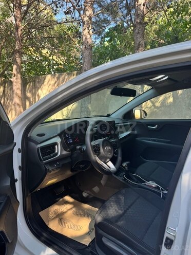 Kia Rio-12