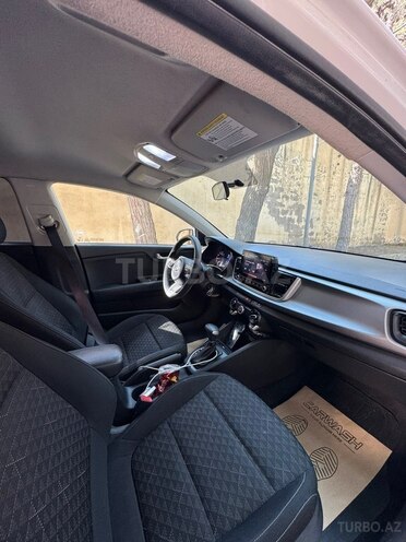 Kia Rio-13