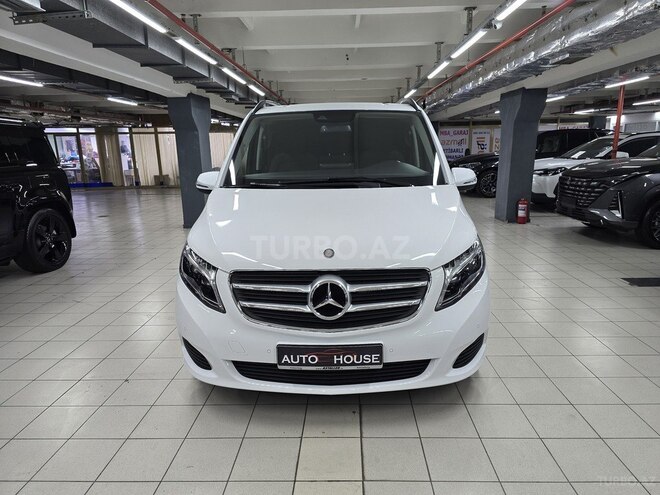 Mercedes V 220-2