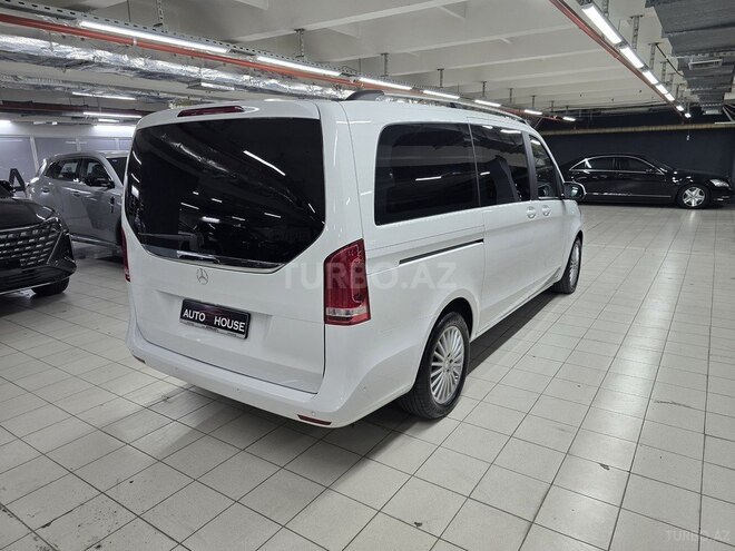 Mercedes V 220-7