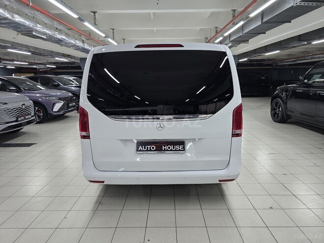 Mercedes V 220-6