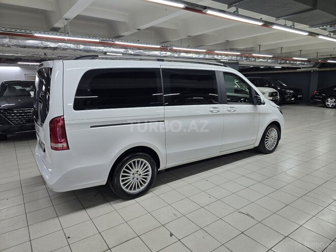 Mercedes V 220-8