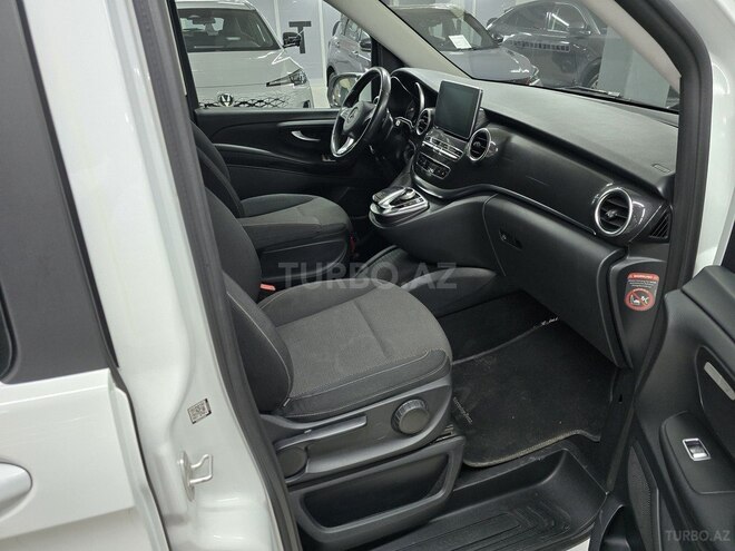 Mercedes V 220-11