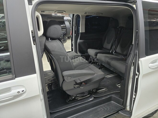 Mercedes V 220-13