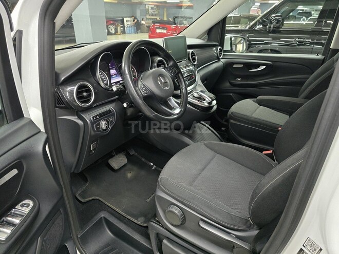 Mercedes V 220-9