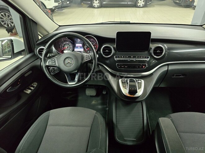 Mercedes V 220-10