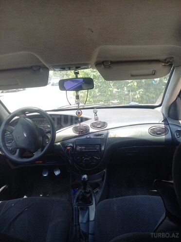 Ford Focus-7