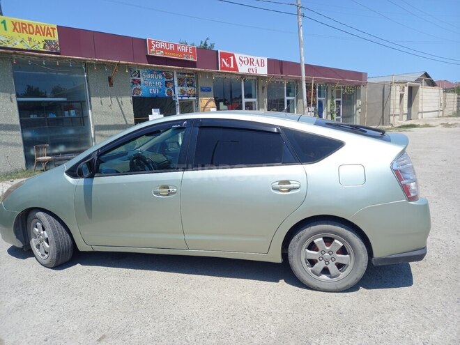 Toyota Prius-3
