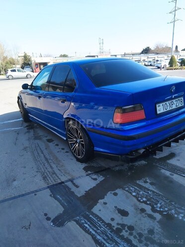 BMW 320-3
