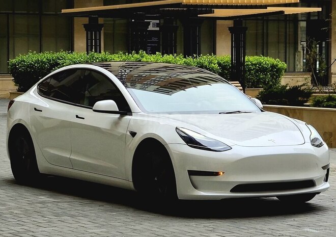 Tesla Model 3-2