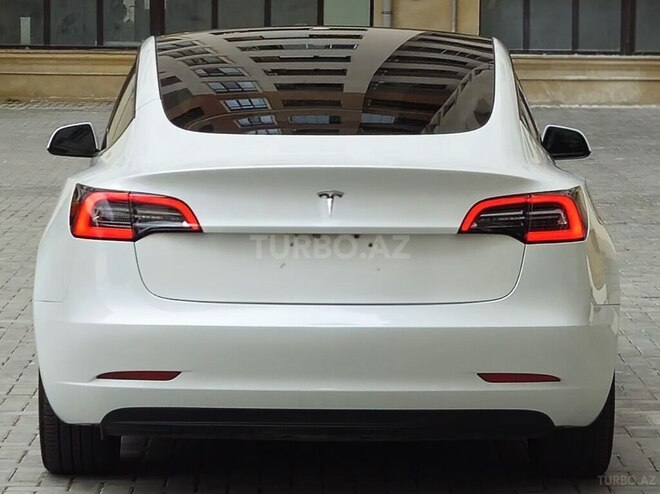 Tesla Model 3-6