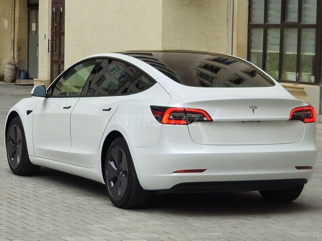 Tesla Model 3-5